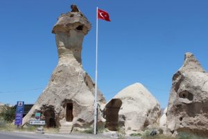Peribacası i&ccedil;erisindeki karakola ilgi b&uuml;y&uuml;k