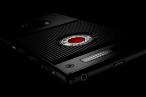 D&uuml;nyanın ilk holografik ekranlı telefonu g&ouml;r&uuml;nd&uuml;