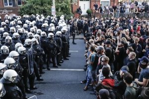 Hamburg sokaklarında G-20 protestosu s&uuml;r&uuml;yor