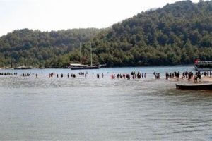 Kızkumu plajında istenmeyen g&ouml;r&uuml;nt&uuml;ler