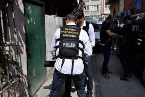 İstanbul polisi bonzaiye ge&ccedil;it vermedi