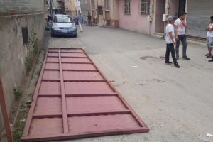 Bursa'da k&uuml;&ccedil;&uuml;k &ccedil;ocuk 7.5 metrelik demir kapının altında kalıp &ouml;ld&uuml;