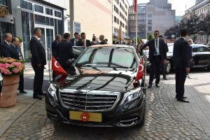 Erdoğan'ın konvoyu g&uuml;venlik gerek&ccedil;esiyle bekletildi
