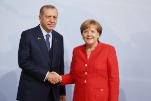 Merkel G-20'ye gelen liderleri karşıladı