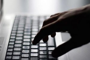 Aşırı internet kullanımı sağlık sorunlarına yol a&ccedil;ıyor