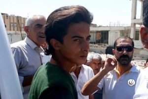 &Uuml;lkesine gitmek isteyen Suriyeli, 7 katlı binadan atlamak istedi
