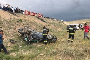 D&uuml;ğ&uuml;n yolunda feci kaza: 1 &ouml;l&uuml;, 10 yaralı