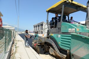 Bursa İneg&ouml;l'de asfalt &ccedil;alışmaları s&uuml;r&uuml;yor