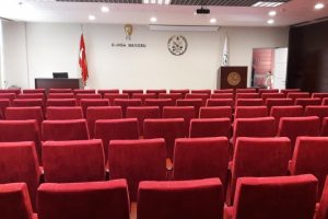 Bursa Barosu konferans salonuna "Av. &Ouml;zg&uuml;r Aksoy" adını verdi