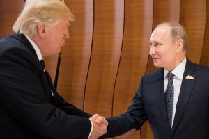 Trump ve Putin y&uuml;z y&uuml;ze ilk kez g&ouml;r&uuml;şt&uuml;!