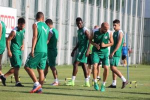Bursaspor'da Faty'nin menajeri &Ouml;zl&uuml;ce'ye geldi