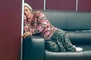 Başkanın makamında &ccedil;ekilen fotoğraf sosyal medyada g&uuml;ndem oldu