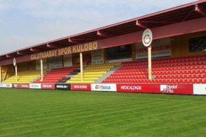 Florya'da b&uuml;y&uuml;k kıyım! 15 futbolcu g&ouml;nderildi...