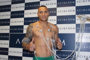Bursaspor'da Titi ve Ekong sağlık kontrol&uuml;nden ge&ccedil;ti