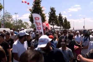 'Adalet Y&uuml;r&uuml;y&uuml;ş&uuml;'ne balonlu karşılama