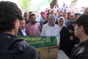 &Ouml;ld&uuml;r&uuml;len Suriyeli hamile kadın ve 10 aylık bebeği i&ccedil;in cenaze namazı kılındı
