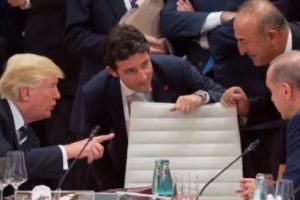 Trump ilk g&uuml;n&uuml;n &ouml;zetini ge&ccedil;ti! G&ouml;r&uuml;nt&uuml;de Erdoğan da var