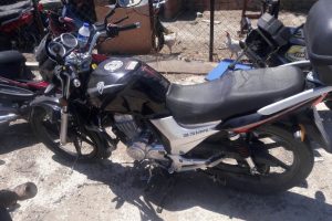 Bursa'da motosikletle gen&ccedil; otob&uuml;sle &ccedil;arpıştı