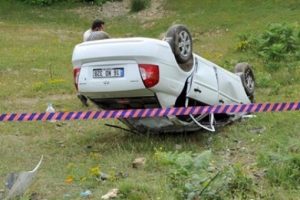 Bursa plakalı ara&ccedil; yayla yolunda kaza yaptı! 1 &ouml;l&uuml;, 6 yaralı