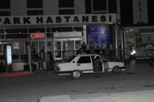 Gen&ccedil; kızı d&ouml;verek &ouml;ld&uuml;rd&uuml;ler!