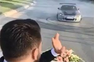 Gelin arabasının &ouml;n&uuml;n&uuml; kesip drift yaptı