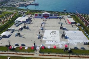 Adalet Y&uuml;r&uuml;y&uuml;ş&uuml;'nde miting alanında hazırlıklar tamamlandı