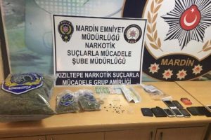 Zehir tacirlerine operasyon: 59 g&ouml;zaltı