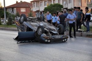 Otomobil devrildi, aynı aileden 4 kişi yaralı kurtuldu