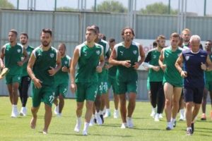 Bursaspor'da Titi ve Ekong ilk &ccedil;alışmaya &ccedil;ıktı