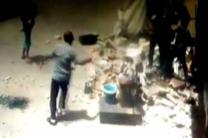 Suriyeli ailenin yaşadığı binanın yıkılma anı kamerada