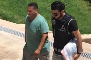 Turistlere uyuşturucu satan ş&uuml;pheli tutuklandı