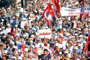 Miting alanında g&uuml;venlik &uuml;st d&uuml;zeyde