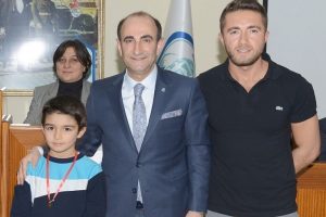 Bursalı minik raketten bir şampiyonluk daha