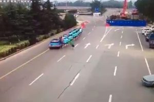 Acemi kadın s&uuml;r&uuml;c&uuml; &ouml;ğrencileri ezdi: 1 &ouml;l&uuml;, 2 yaralı