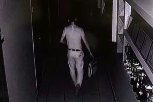 Okuldaki hırsızlık anı g&uuml;venlik kamerasında