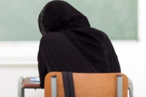 Hollanda'da M&uuml;sl&uuml;man &ouml;ğrenciler okulu tazminata mahkum etti