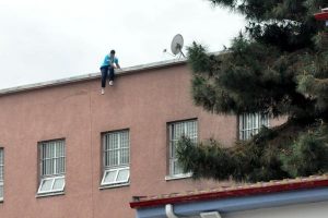 7 aylık asker canına kıydı