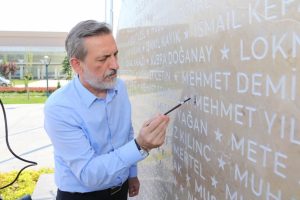 Bursa'da 107 tonluk anıta 15 Temmuz şehitlerinin isimleri kazındı