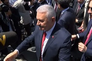 Başbakan Yıldırım'dan 15 Temmuz şehitliğine ziyaret