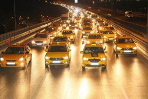 Taksiciler 15 Temmuz şehitleri anısına konvoy oluşturdu