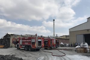 Kau&ccedil;uk fabrikasında &ccedil;ıkan yangın s&ouml;nd&uuml;r&uuml;ld&uuml;