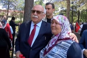 T&ouml;rene Nazmiye teyzenin diyaloğu damga vurdu