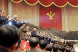 Kuzey Kore lideri Kim'e "pop yıldızı" tezah&uuml;ratı