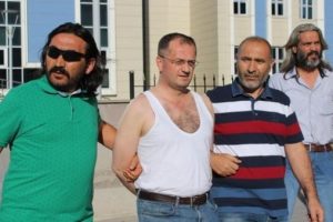Twitter'daki FET&Ouml;'c&uuml; albay i&ccedil;in 4 kez m&uuml;ebbet!