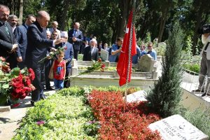 Erdoğan Karacaahmet'te şehitleri ziyaret etti