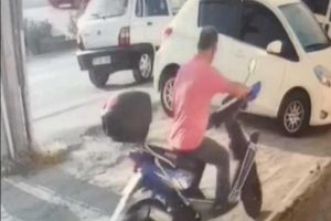 Bursa'da polis bu g&ouml;r&uuml;nt&uuml;den motosiklet hırsızını arıyor