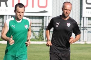 Bursaspor'da kaptan Batalla takıma katıldı