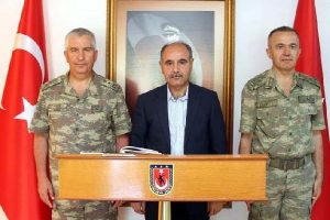 Şırnak Valisi Aktaş, askeri birlikleri denetledi