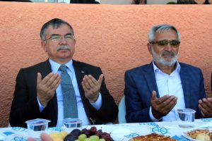 Bakan Yılmaz'dan şehit ailelerine ziyaret