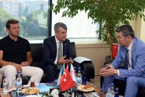 Kazakistan B&uuml;y&uuml;kel&ccedil;isi Bursa iş d&uuml;nyasını yatırıma davet etti